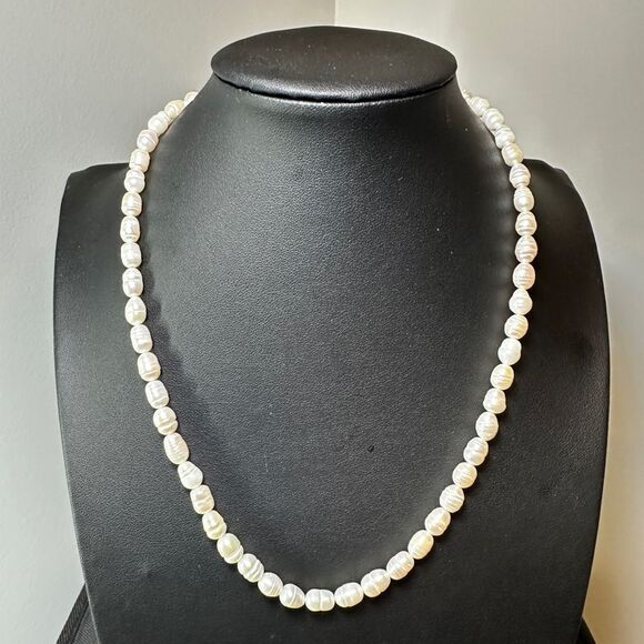 19" genuine freshwater pearl necklace with gold tone lobster clasp! - Picture 13 of 14